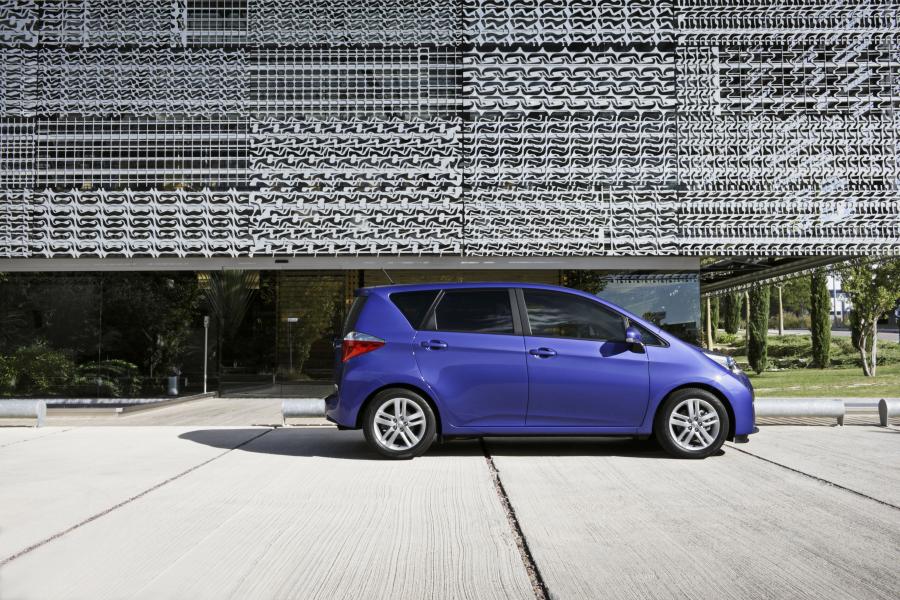  Toyota Verso-S 2010 года  (фото 58 из 109)